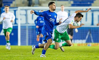 Der FC Gütersloh um Patrik Twardzik (r.) gerät bei den Sportfreunden Lotte ins Straucheln, kommt dann aber zurück. - Kamil Wilkowski