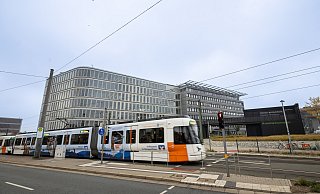 Vor der Bahnhaltestelle "Schüco" stadtauswärts sorgen quietschende Gleise für Unmut bei den Anwohnern. - Oliver Krato