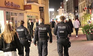 Das erhöhte Sicherheitskonzept der Polizei ist aufgegangen: Durch die Präsenz und das Zusammenspiel von Polizei, Ordnungsamt und prvatem Sicherheitsdienst kam es zu keinen nennenswerten Einsätzen auf der Herforder Citykirmes. - Claus Frickemeier