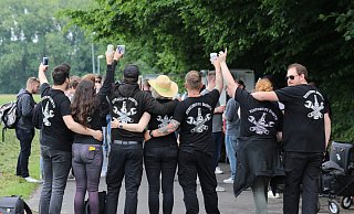 Kamen extra aus Bünde angereist: Die "Reisegruppe Durstig". - Claus Frickemeier