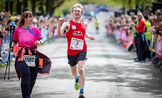 Der Bielefelder Jan Kerkmann läuft 2024 nach zweijähriger Hermannslauf-Abstinenz auf Rang vier. Es ist seine sechste Top-10-Platzierung. - Sarah Jonek