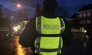 Seit dieser Woche ist die Poststraße zu Schulbeginn gesperrt. Zum Start wird die neue Regelung von der Polizei kontrolliert. - Jan-Henrik Gerdener