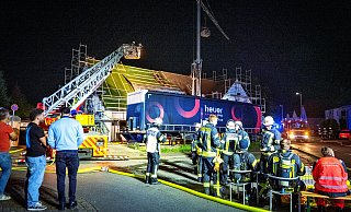 Großeinsatz der Bielefelder Feuerwehr in Bielefeld-Jöllenbeck in der Nacht zu Mittwoch. - Barbara Franke