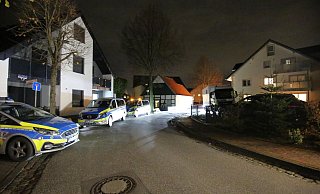 Am Sonntagabend waren Einsatzkräfte der Kreispolizeibehörde gemeinsam mit Unterstützungskräften benachbarter Polizeibehörden sowie Spezialkräften vom Landeskriminalamt im Einsatz. - Ilka Gülker Am Sonntagabend waren Einsatzkräfte der Kreispolizeibehörde gemeinsam mit Unterstützungskräften benachbarter Polizeibehörden sowie Spezialkräften vom Landeskriminalamt im Einsatz. - Ilka Gülker