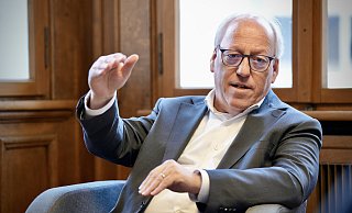 Oberbürgermeister Pit Clausen (SPD) nimmt "von A bis Z" zu aktuellen Bielefelder Fragestellungen Stellung. - Peter Unger
