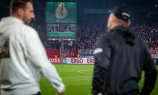 Wiedersehen an der Alten Försterei: Arminia-Trainer Mitch Kniat (l.) und Union-Coach Steffen Baumgart kennen sich aus gemeinsamen Zeiten in Paderborn. - Sarah Jonek