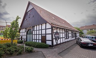 Der neue Schriftzug ist schon angebracht: - Oliver Krato