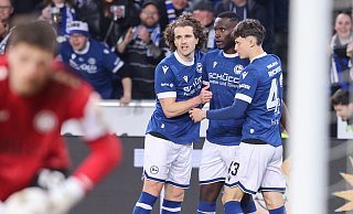Mael Corboz (l.) und die Arminen bejubeln einen ihrer vier Torerfolge gegen Wehen Wiesbaden. - Oliver Krato
