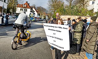Ein Lastenradfahrer kämpft sich die Straße hoch - die Stadt will an der Stelle einen Radweg errichten, Anwohner und auch Radfahrer lehnen den Umbau ab. - Franke Ein Lastenradfahrer kämpft sich die Straße hoch - die Stadt will an der Stelle einen Radweg errichten, Anwohner und auch Radfahrer lehnen den Umbau ab. - Franke