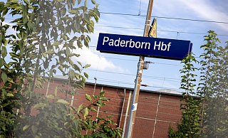 Im Paderborner Hauptbahnhof musste am Pfingstwochenende ein Zug eine Schnellbremsung durchführen - der Zugfahrer hatte Jugendliche auf den Gleisen entdeckt. - Niklas Tüns Im Paderborner Hauptbahnhof musste am Pfingstwochenende ein Zug eine Schnellbremsung durchführen - der Zugfahrer hatte Jugendliche auf den Gleisen entdeckt. - Niklas Tüns
