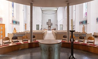 Die St.-Meinolf-Kirche und weitere Paderborner Kirchen sollen in den kommenden Jahren aufgegeben werden. Andreas W. Herb kann sich als Nachnutzung für leerstehende Kirchengebäude Gastronomie vorstellen. - Niklas Tüns
