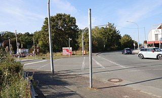 Durch die Sperrung des Bahnübergangs an der Husarenstraße in Schloß Neuhaus weichen viele Verkehrsteilnehmer über die Dubelohstraße aus. - Marc Schröder Durch die Sperrung des Bahnübergangs an der Husarenstraße in Schloß Neuhaus weichen viele Verkehrsteilnehmer über die Dubelohstraße aus. - Marc Schröder