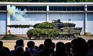 Panzer in Augustdorf bei einer Übung Bundeswehr. Ein möglicher Krieg der Zukunft hält jedoch noch ganz andere Herausforderungen bereit. - Daniel Salmon