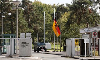 Eingang der Generalfeldmarschall-Rommel-Kaserne in Augustdorf, die ein Ziel möglicher Spionageaktivitäten sein könnte. - Bernhard Preuss