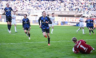 Filip Bilbija (SC Paderborn 07) freut sich über das Tor zum 3:2. - Teresa Kroeger