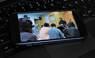 Der Kopf von der Salafisten-Gruppe "Nur al Ilm" hält Mitte März vor etwa 20 jungen Männern einen Vortrag in Gütersloh. Treffen des "Brüdertreffens" landeten später in sozialen Medien. - Lukas Brekenkamp