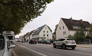 Auch an der Mindener Straße, ebenfalls eine vielbefahrene Straße, und in deren unmittelbarem Umkreis ist ein Grundstück günstiger als in ruhigen Randlagen. - Björn Kenter