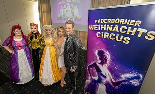 Das Ehepaar Lars und Sabrina Wasserthal (v. r.) laden zum vierten Mal in den Paderborner Weihnachtscircus. Neben dem Ehepaar werden unter anderem Anna-Celine Rautenberg, Stefanie Wesser und Estelle Céline Klein in der Manege auftreten. - Niklas Tüns