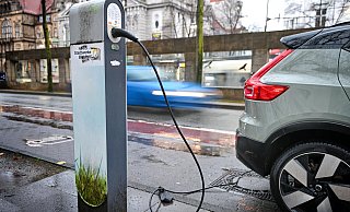 Zu den bestehenden 243 Lademöglichkeiten in Bielefeld sollen bis 2030 weitere 820 „Normal“-Ladepunkte aufgestellt werden. - Barbara Franke