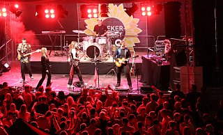 Verschiedene Bands rockten an den Hoeker-Fest-Tagen den Neuen Markt - und sorgten beim Publikum für mächtig gute Stimmung. - Claus Frickemeier