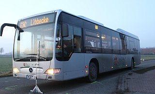 Auf der Rahdener Straße in Lübbecke ist es zu einem schweren Unfall zwischen einem Linienbus und einem Radfahrer gekommen. - Klaus Frensing