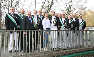 Das Kreiskönigspaar Steffen Löper und Nora Rosensträter (M.) ist mit der Führungsriege des Kreisschützenbunds sowie Landrat Christoph Rüther (3. v. l.) voller Vorfreude auf die Festtage. - Johannes Büttner