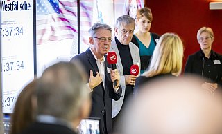 Beim Election Breakfast der „Neuen Westfälischen“ spricht Achim Post über den Einfluss der US-Wahl auf die Bundesregierung. - Sarah Jonek