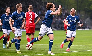 Arminia-Kapitän Mael Corboz bejubelt seinen entscheidenden Treffer gegen Viktoria Köln. - Teresa Kroeger
