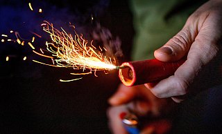 Am Gymnasium in Harsewinkel im Kreis Gütersloh haben Unbekannte mit Böllern randaliert. - picture alliance / Andreas Franke