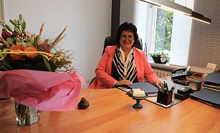 Jeanette König-Abresch in ihrem neuen Kanzlei-Büro an der Sternstraße 50 in Warburg. - Simone Flörke