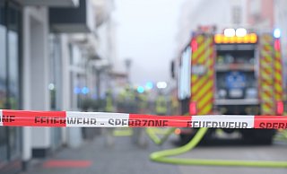 Bei dem Feuer in der Innenstadt von Bad Oeynhausen ist ein 37-jähriger Mann im Rauch erstickt. Er soll zuvor noch den Notruf 112 gewählt haben. - Ulf Hanke