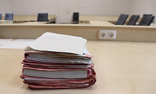 Mit 3,17 Promille im Blut hat ein 19-Jähriger aus Kirchlengern einen Unfall verursacht und ist geflüchtet, nachdem er einen 31-jährigen Mann angefahren und leicht verletzt hatte. - Claus Frickemeier