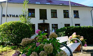Wer im Hüllhorster Rathaus als neuer Verwaltungschef Platz nehmen soll, darüber können die Bürgerinnen und Bürger am 14. September entscheiden. - Heike von Schulz Wer im Hüllhorster Rathaus als neuer Verwaltungschef Platz nehmen soll, darüber können die Bürgerinnen und Bürger am 14. September entscheiden. - Heike von Schulz