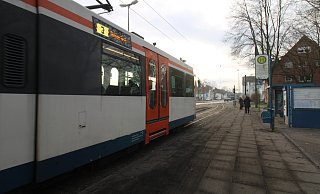 Die Stadtbahnhaltestelle Voltmannstraße erhält einen Hochbahnsteig. Die Bauarbeiten an der Haupteinfallsstraße werden sich lange hinziehen. - Sylvia Tetmeyer