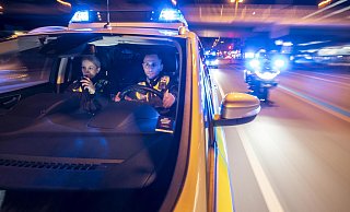 Die Polizei nahm umgehend die Verfolgung des Sports Tourer auf, der Einbahnstraßen und rote Ampeln missachtete. - Symbolfoto: Polizei