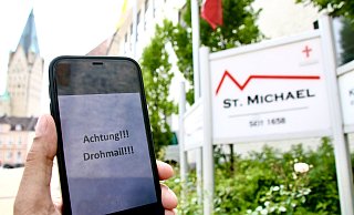 Zuletzt haben Unbekannte verdächtige Drohmails an die St.-Michael-Schulen in Paderborn gesendet. - Rajkumar Mukherjee