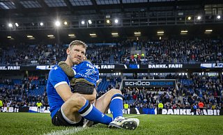 Fabian Klos und sein Sohn Marlo genießen die letzten Augenblicke in der Schüco-Arena gemeinsam. - Sarah Jonek Fotografie Fabian Klos und sein Sohn Marlo genießen die letzten Augenblicke in der Schüco-Arena gemeinsam. - Sarah Jonek Fotografie