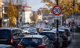 Für viele Straßen in Elsen wird Tempo-30 gefordert, wie hier an der Von-Ketteler-Straße. - Niklas Tüns