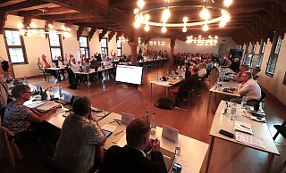 In der Ratssitzung vor den Ferien wurde nicht nur der Haushalt auf den Weg gebracht, sondern auch über eine Abstimmung rund um Geldzahlungen an den Huxarium-Gartenpark gestritten. - David Schellenberg