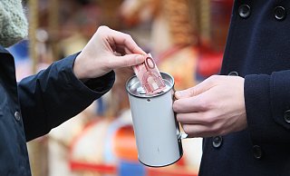 Nicht verplombte Sammelbüchsen können ein Anzeichen für unseriöse Spendensammler sein. - Symbolfoto: Frank-Michael Kiel-Steinkamp
