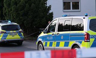 Nach Schüssen war eine Straße in Bünde für einen Polizeieinsatz gesperrt. - Claus Frickemeier