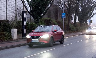 Der Blitzer an der Grundschule in Herringhausen blitzt in beide Richtungen. - Katharina Eisele