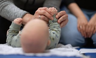Eltern haben die Möglichkeit, auch ohne Ehe das gemeinsame Sorgerecht fürs Kind zu beantragen. - picture alliance/dpa