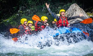 Die Arminen beim Rafting - Teambuilding ist wichtig, macht aber auch Spaß, wie man sieht. - Sarah Jonek