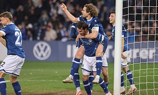 Beim 3:1-Erfolg gegen Bundesligist SC Freiburg bebte die Alm. Mael Corboz (oben) und Christopher Lannert können gegen Bremen das nächste Highlight folgen lassen. - Oliver Krato