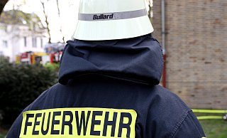 Aktueller Einsatz im Verlauf der Stadtbahnlinie 1. Eine Bahn steht an der Haltestelle Adenauerplatz und qualmt. - Symboldbild: Jens Reichenbach