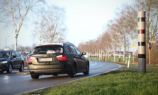 Der neue Blitzer an der Ellerbuscher Straße ist erst seit drei Monaten im Einsatz. Erwischt aber wurden seither schon etliche Verkehrsteilnehmer mit Tempoverstößen. - Felix Eisele