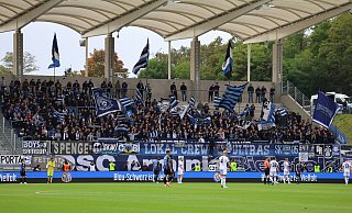 Annähernd 1.000 Arminia-Anhänger begleiteten den DSC zum Spiel in Saarbrücken. - IMAGO/Fussball-News Saarland