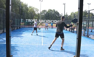 An der Universität Paderborn gibt es als Teil des Hochschulsports zwei Padel-Spielfelder. - Holger Kosbab