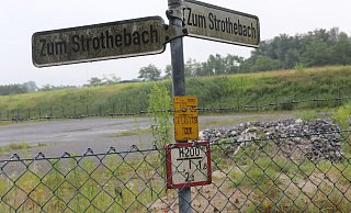 Der Tatort: Ein Parkplatz an der Straße Zum Strothebach im Bad Lippspringer Gewerbegebiet. - Jan Husmann (Archiv)